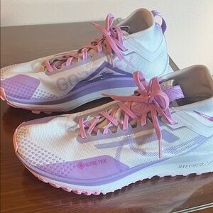Nike Women's Purple and Pink Athletic Shoes
